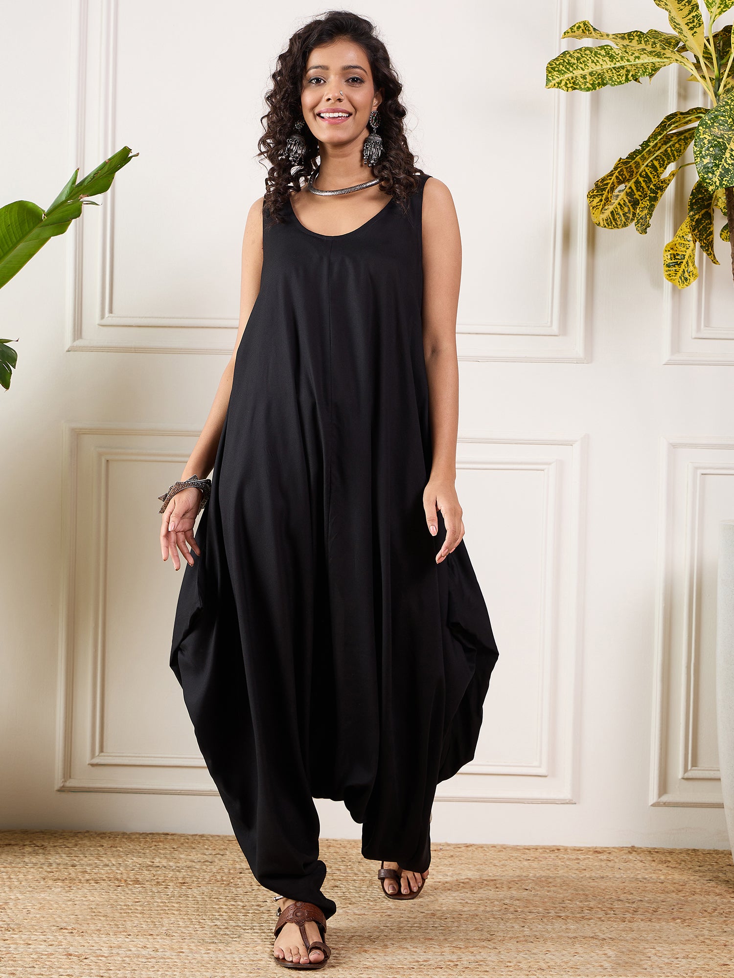 Black Round Sleeveless Jumpsuit