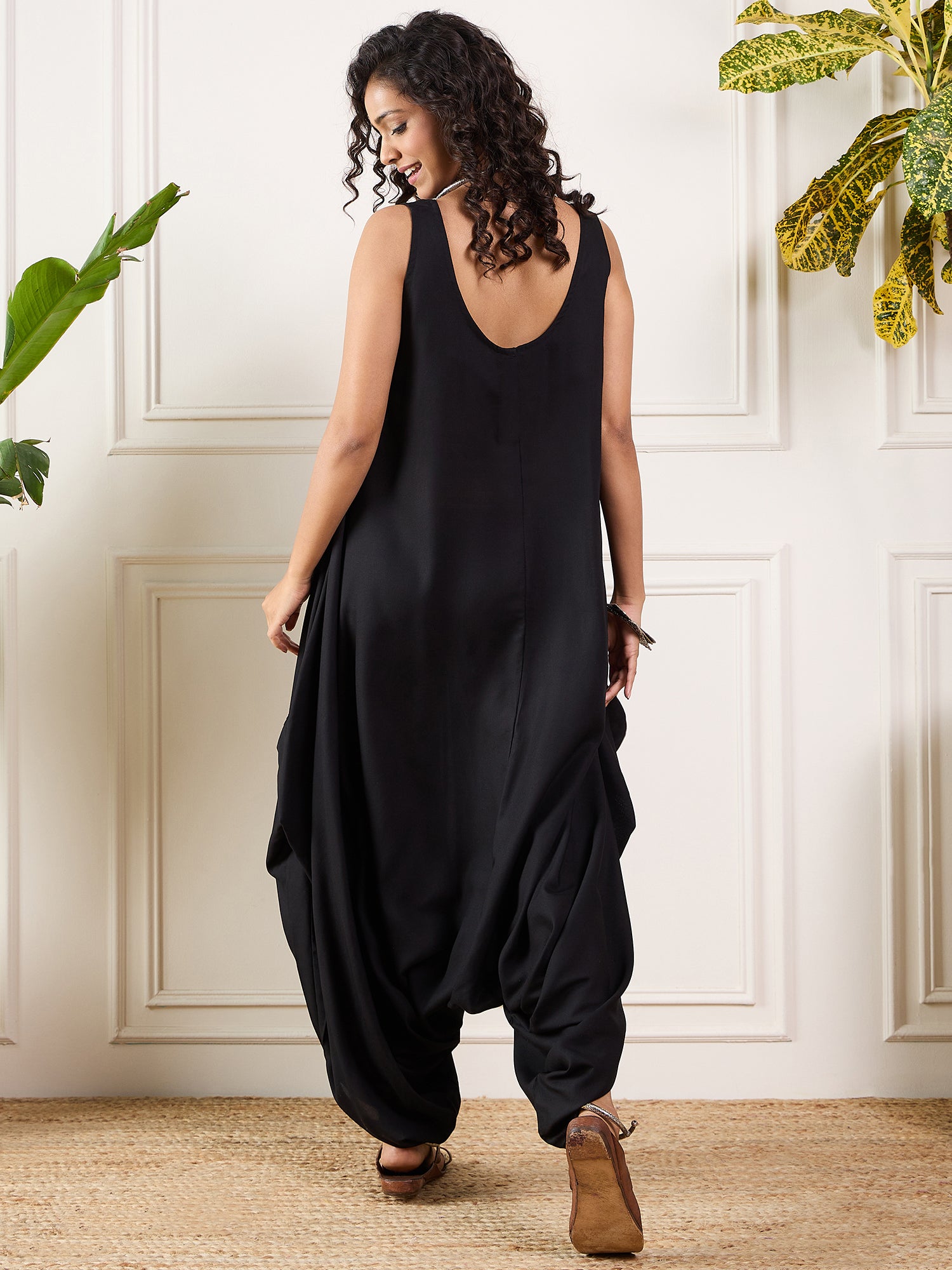 Black Round Sleeveless Jumpsuit