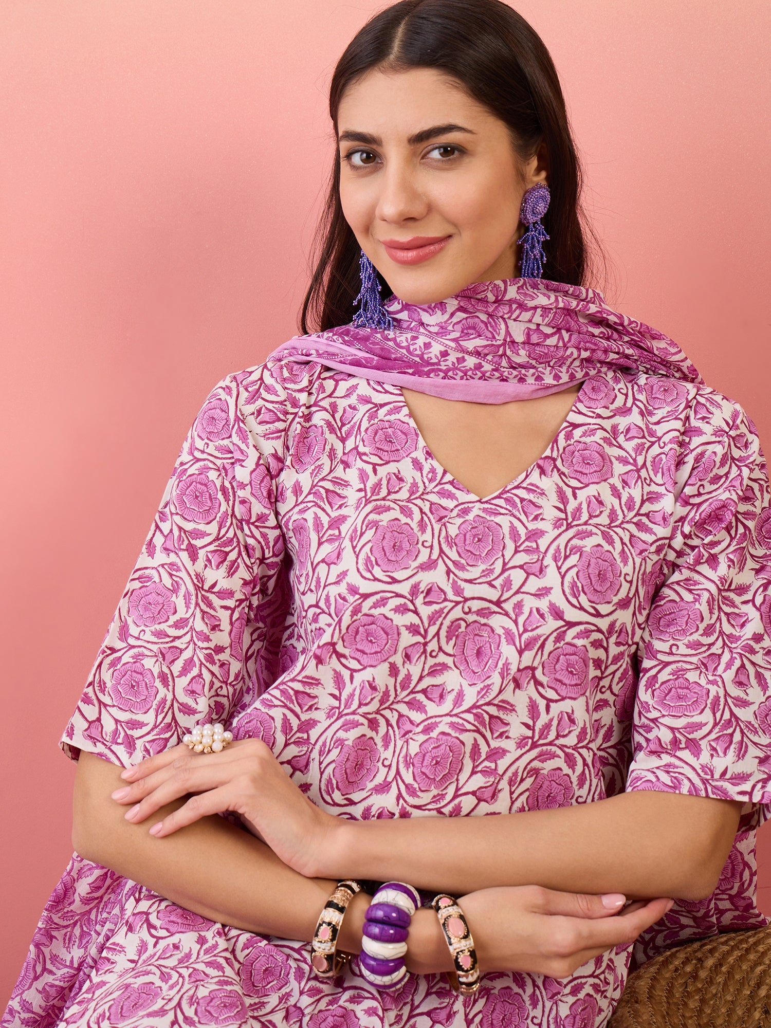 Light Purple Rose Jaal V Neck Straight Kurta Set W Dupatta