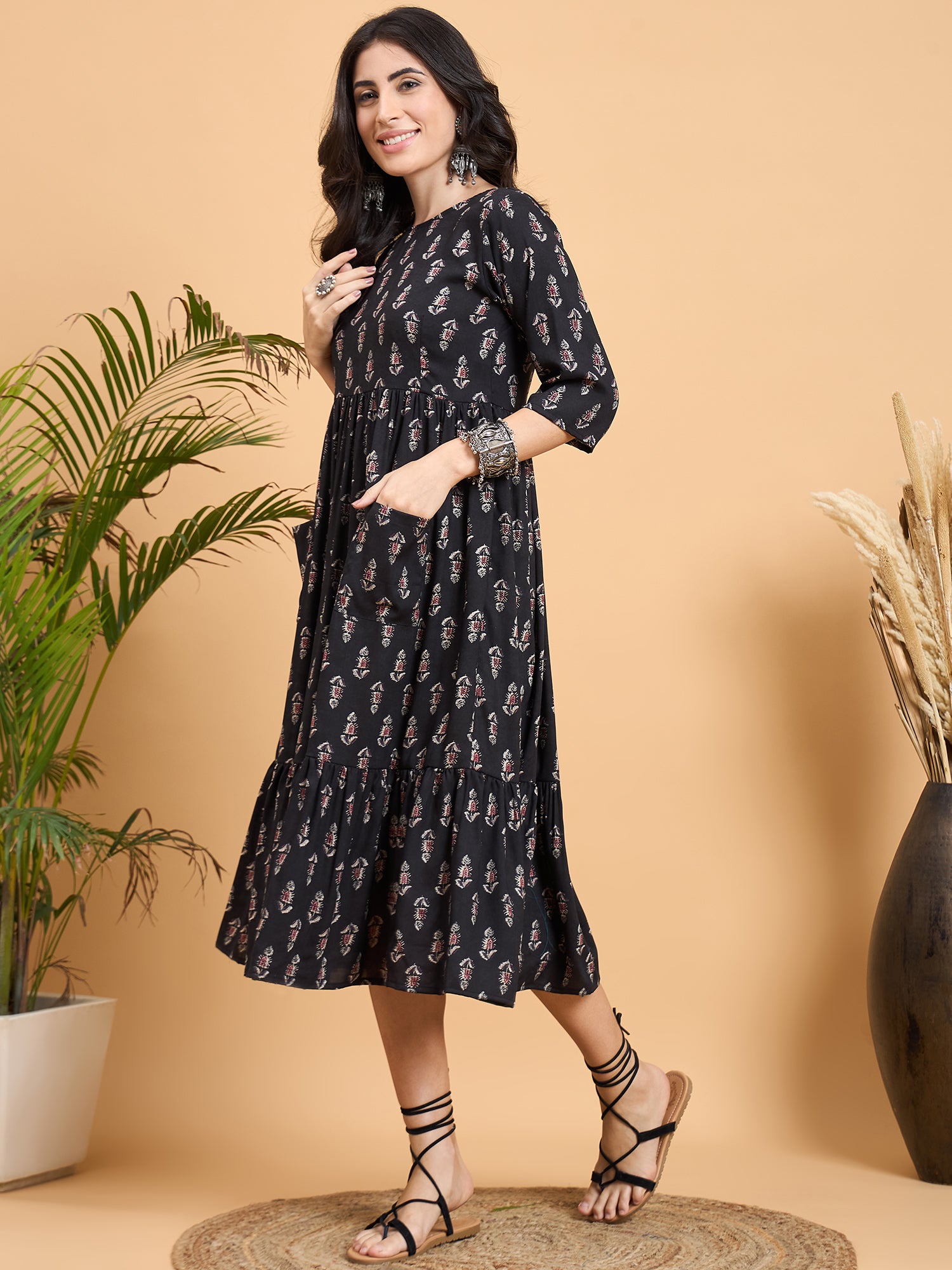 Black Booti Rapid Print Front Pocket Sleeve Dress