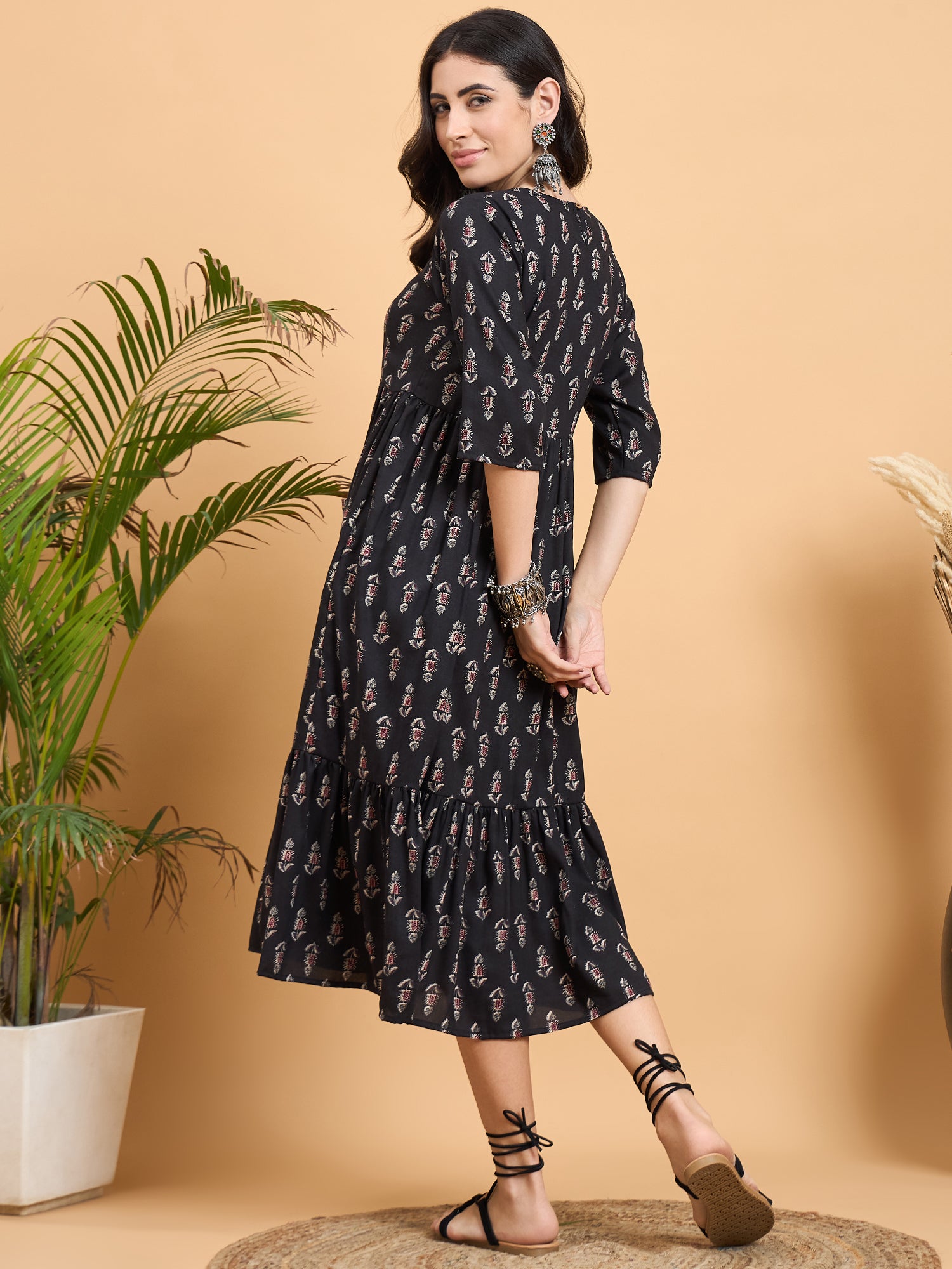 Black Booti Rapid Print Front Pocket Sleeve Dress