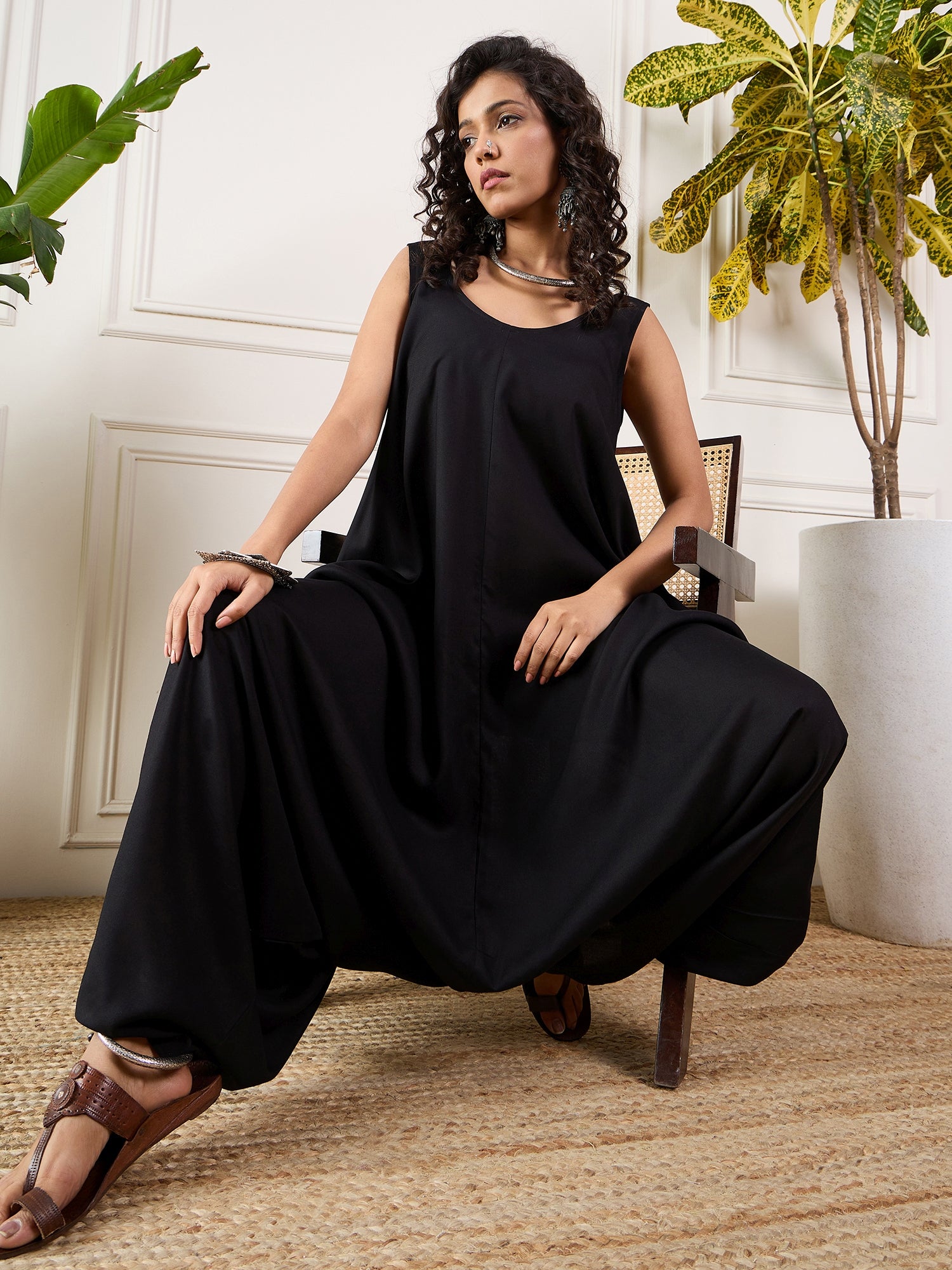 Black Round Sleeveless Jumpsuit