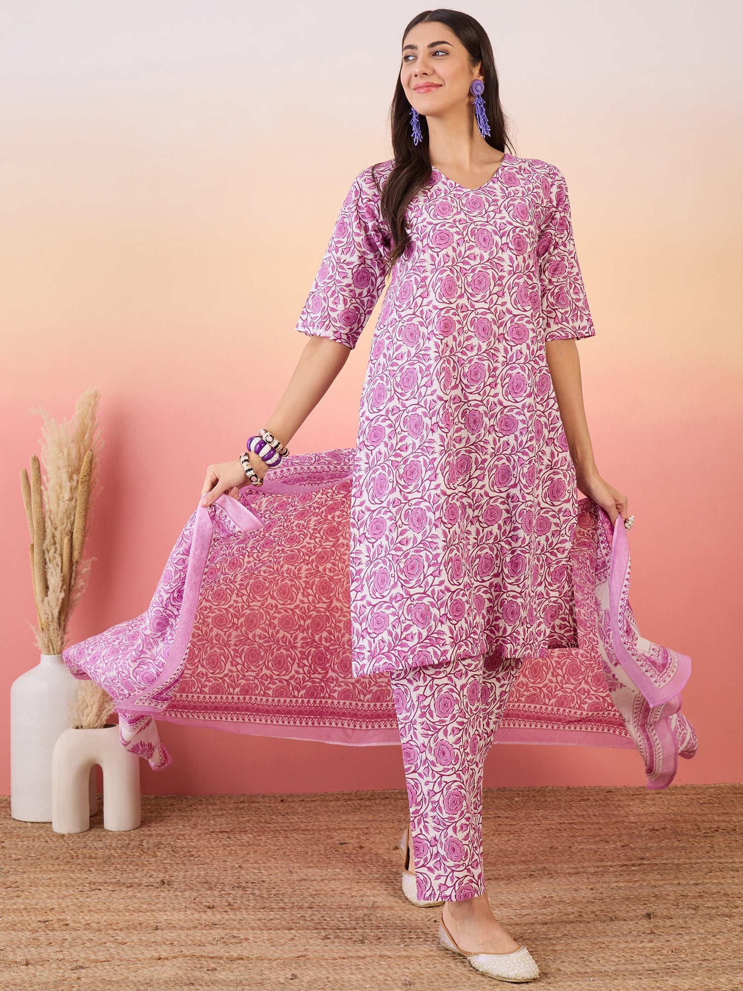 Light Purple Rose Jaal V Neck Straight Kurta Set W Dupatta